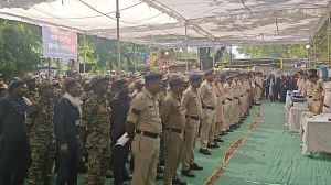 सीआरपीएफ और एसएसबी के अर्धसैनिक बलों की चाकचौबंद सुरक्षा के साथ 76 स्थानों पर किया जा रहा मतदान सीआरपीएफ और एसएसबी के अर्धसैनिक बलों की चाकचौबंद सुरक्षा के साथ 76 स्थानों पर किया जा रहा मतदान