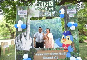 राज्यपाल के सचिव ने किया मताधिकार का प्रयोग राज्यपाल के सचिव ने किया मताधिकार का प्रयोग