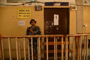 स्ट्रांग रूम को किया गया सील स्ट्रांग रूम को किया गया सील