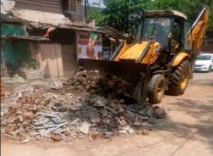 सड़क पर डम्प किये मलवे को निगम कर रहा है जप्त सड़क पर डम्प किये मलवे को निगम कर रहा है जप्त