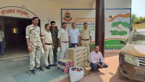 अवैध शराब की तस्करी करते युवक गिरफ्तार अवैध शराब की तस्करी करते युवक गिरफ्तार