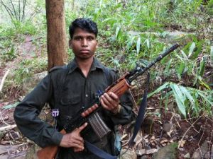 भैंसामुड़ा में फोर्स का नक्सलियों से मुठभेड़, एक नक्सली मारा गया भैंसामुड़ा में फोर्स का नक्सलियों से मुठभेड़, एक नक्सली मारा गया