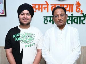सीबीएसई बारहवीं बोर्ड के छत्तीसगढ़ के टॉपर साहेब सिंह ने मुख्यमंत्री विष्णु देव साय से की मुलाकात सीबीएसई बारहवीं बोर्ड के छत्तीसगढ़ के टॉपर साहेब सिंह ने मुख्यमंत्री विष्णु देव साय से की मुलाकात