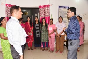 प्रमुख सचिव सोनमणि बोरा ने किया प्रयास विद्यालय का निरीक्षण प्रमुख सचिव सोनमणि बोरा ने किया प्रयास विद्यालय का निरीक्षण