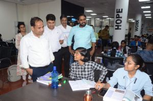 तक्षशिला लाइब्रेरी पहुँचे कलेक्टर डॉ. गौरव कुमार सिंह तक्षशिला लाइब्रेरी पहुँचे कलेक्टर डॉ. गौरव कुमार सिंह