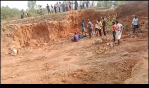  अवैध मुरुम खदान धसकने से हुई एक मजदूर की मौत