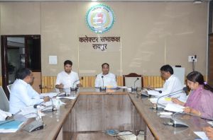  कलेक्टर ने कृषि, मछलीपालन व उद्यानिकी विभाग के कार्याें के प्रगति की समीक्षा की