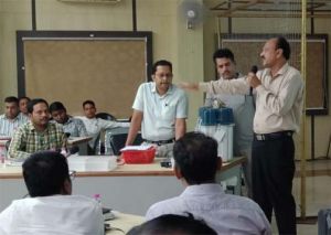  मतगणना कार्य में संलग्न अधिकारियों को मतगणना प्रक्रिया के संबंध में दिया गया प्रशिक्षण