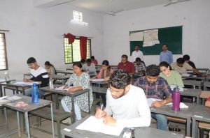  कलेक्टर डॉ. गौरव कुमार सिंह के मार्गदर्शन में पहली बार यूपीएससी प्रारंभिक परीक्षा 2024 के लिए निशुल्क मॉक टेस्ट का आयोजन हुआ