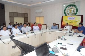  कलेक्टर ने ली राजनैतिक दलों एवं अभिकर्ताओं की बैठक