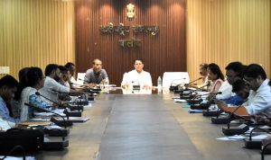  सहकारी समितियों में खाद बीज की समुचित उपलब्धता सुनिश्चित करें: कलेक्टर श्री चन्द्रवाल