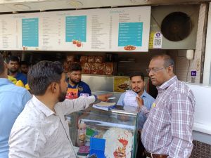  निगम जोन 2 ने बाजार क्षेत्र में 8 दुकानों में गंदगी मिलने पर कुल 15200 रू. जुर्माना किया 