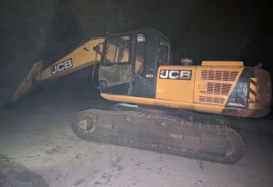 अवैध रूप से रेत का उत्खनन, दो पोकलेन सहित 4 हाईवा की हुई जब्ती अवैध रूप से रेत का उत्खनन, दो पोकलेन सहित 4 हाईवा की हुई जब्ती