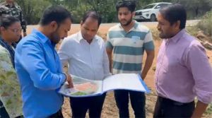 निर्माणाधीन डॉग सेल्टर का निरीक्षण करने पहुँचें कलेक्टर डॉ. गौरव कुमार सिंह निर्माणाधीन डॉग सेल्टर का निरीक्षण करने पहुँचें कलेक्टर डॉ. गौरव कुमार सिंह