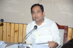  कलेक्टर डॉ. गौरव सिंह ने राजस्व विभाग के कार्यों की समीक्षा की