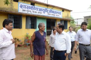 शासकीय योजनाओं का ज़मीनी स्तर पर क्रियान्वयन जानने निकले कलेक्टर डॉ. गौरव कुमार सिंह शासकीय योजनाओं का ज़मीनी स्तर पर क्रियान्वयन जानने निकले कलेक्टर डॉ. गौरव कुमार सिंह