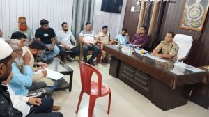 थाना डोंगरगढ़ में शांति समिति की ली गई बैठक थाना डोंगरगढ़ में शांति समिति की ली गई बैठक