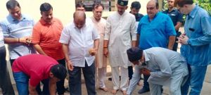   विधायक पुरंदर मिश्रा ने न्यू सेल्स टैक्स कॉलोनी में विकास कार्यों के लिए 5 लाख रूपये देने की घोषणा की        