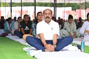  उपमुख्यमंत्री अरुण साव कोरबा में आयोजित योगाभ्यास कार्यक्रम में हुए शामिल