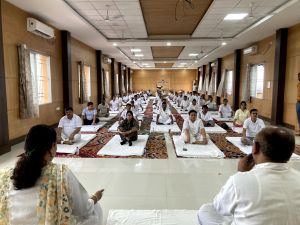  अंतर्राष्ट्रीय योग दिवस के अवसर पर जिला न्यायालय परिसर दुर्ग में योग कार्यक्रम संपन्न