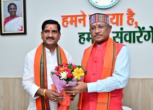 मुख्यमंत्री  विष्णु देव साय से केंद्रीय राज्यमंत्री  तोखन साहू ने की सौजन्य मुलाकात