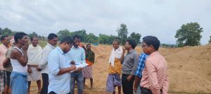 धामनपुर में दो स्थानों से लगभग 170 हाइवा रेत जब्त