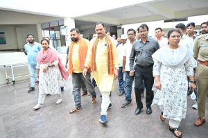 स्वास्थ्य मंत्री श्याम बिहारी जायसवाल ने जिला चिकित्सालय का किया निरीक्षण स्वास्थ्य मंत्री श्याम बिहारी जायसवाल ने जिला चिकित्सालय का किया निरीक्षण