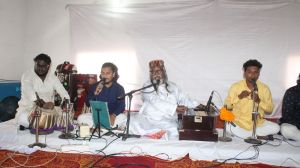 केंद्रीय जेल में पद्मश्री भारती बंधु ने दी मनमोहक प्रस्तुति केंद्रीय जेल में पद्मश्री भारती बंधु ने दी मनमोहक प्रस्तुति