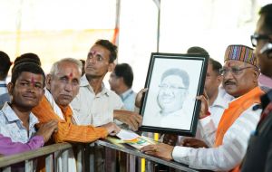  जनदर्शन प्रारंभ: मुख्यमंत्री श्री साय आत्मीयता से मिल रहे हैं नागरिकों से 