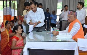  मुख्यमंत्री के जनदर्शन में बहनों की मुलाकात : महतारी वंदन योजना के लिए मुख्यमंत्री का जताया आभार