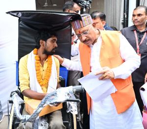  मुख्यमंत्री से जनदर्शन कार्यक्रम मे दिव्यांगजनों ने की भेंट