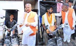  मुख्यमंत्री जनदर्शन में दिव्यांग बलराम और रोहित को ट्रायसाइकिल की सौगात 