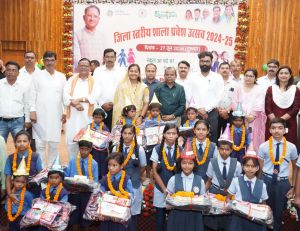  विद्यार्थियों के भविष्य निर्माण के लिए शिक्षा है सबसे अहम - श्रीमती लक्ष्मी राजवाड़े