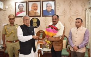 राज्यपाल के विधिक सलाहकार को दी गई भावभीनी विदाई राज्यपाल के विधिक सलाहकार को दी गई भावभीनी विदाई