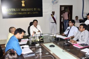 कलेक्टर ने की राजस्व विभाग के काम-काज की समीक्षा