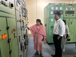 कलेक्टर ने गुरूर विकासखण्ड में जल संरक्षण के कार्यों और स्वसहायता समूह की गतिविधियों का किया अवलोकन कलेक्टर ने गुरूर विकासखण्ड में जल संरक्षण के कार्यों और स्वसहायता समूह की गतिविधियों का किया अवलोकन