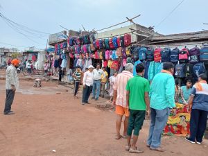  सड़क जाम करके व्यापार करने वाले व्यापारियों पर कार्रवाई की गई