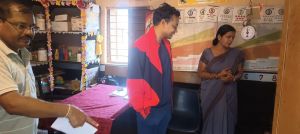  आंगनबाड़ी का औचक निरीक्षण करने पहुंचे-आयुक्त ध्रुव