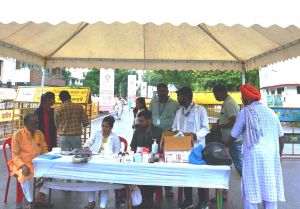  मुख्यमंत्री निवास में जनदर्शन के दौरान लगाया गया स्वास्थ्य परीक्षण शिविर 