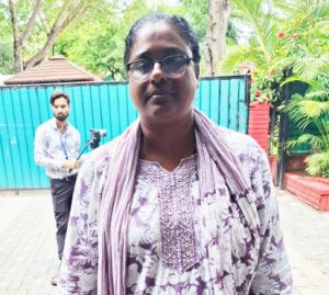 जनदर्शन कार्यक्रम में तलवारबाजी खिलाड़ी की माँ ने मुख्यमंत्री से की मुलाकात जनदर्शन कार्यक्रम में तलवारबाजी खिलाड़ी की माँ ने मुख्यमंत्री से की मुलाकात