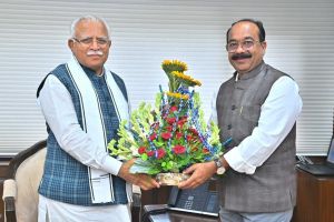  उप मुख्यमंत्री  अरुण साव ने नगरीय निकायों के कार्यों में तेजी लाने केंद्रीय आवासन और शहरी कार्य मंत्री  मनोहर लाल खट्टर से की मुलाकात 