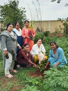  &rdquo;एक पेड़ मां के नाम अभियान&rdquo; : परियोजना कार्यालय और आंगनबाड़ी परिसर में वृ़क्षारोपण