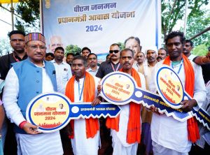 मुख्यमंत्री ने पीएम जनमन योजना के हितग्राहियों को सौंपी घर की चाबी मुख्यमंत्री ने पीएम जनमन योजना के हितग्राहियों को सौंपी घर की चाबी