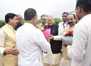 राज्यपाल विश्वभूषण हरिचंदन का बिलासपुर हेलीपैड पर स्वागत राज्यपाल विश्वभूषण हरिचंदन का बिलासपुर हेलीपैड पर स्वागत