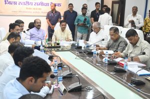 केन्द्रीय राज्यमंत्री तोखन साहू एवं उप मुख्यमंत्री अरूण साव ने की योजनाओं की समीक्षा केन्द्रीय राज्यमंत्री तोखन साहू एवं उप मुख्यमंत्री अरूण साव ने की योजनाओं की समीक्षा