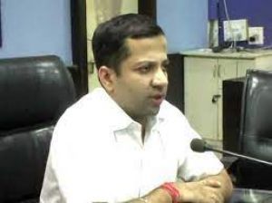 जर्जर शाला भवनों में किसी भी स्थिति में कक्षाएं संचालित न हों - स्कूल शिक्षा सचिव श्री परदेशी