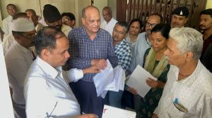   9 महीना पुरानी समस्या 10 मिनट में निपटी, कलेक्टर जनदर्शन में लोगों की समस्या का हो रहा मौके पर ही समाधान*