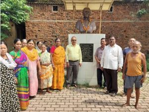 समाजसेवी और वरिष्ठ पत्रकार स्व. कुलदीप निगम की 60 वीं जयंती पर पौधारोपण किया गया समाजसेवी और वरिष्ठ पत्रकार स्व. कुलदीप निगम की 60 वीं जयंती पर पौधारोपण किया गया