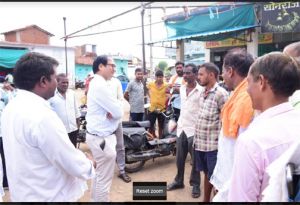 कलेक्टर ने ग्राम पंचायत धामनसरा पहुंचकर शासन की योजनाओं के क्रियान्वयन का जमीनी स्तर पर किया निरीक्षण