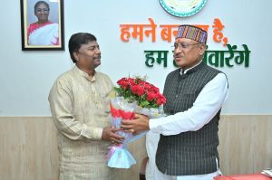 मुख्यमंत्री से वनमंत्री केदार कश्यप ने की सौजन्य मुलाकात मुख्यमंत्री से वनमंत्री केदार कश्यप ने की सौजन्य मुलाकात